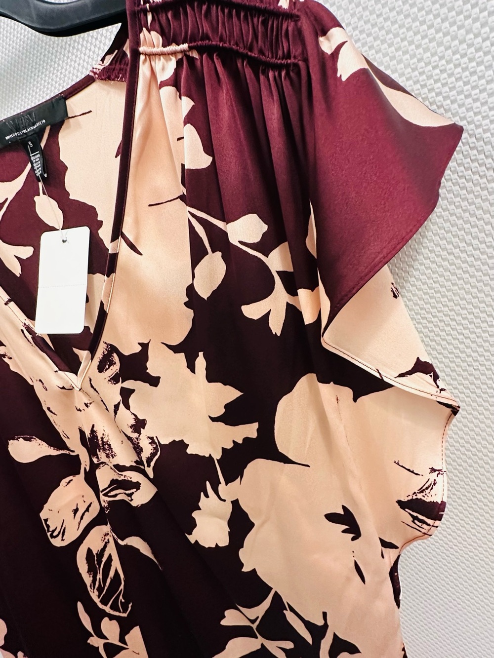 White House Black Market Burgundy and Blush Floral V-Neck Blouse - Picture 3 of 7
